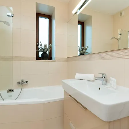 아파트 Sea Towers Luxury With Parking & Balcony Near The Bay By Renters Prestige 그디니아