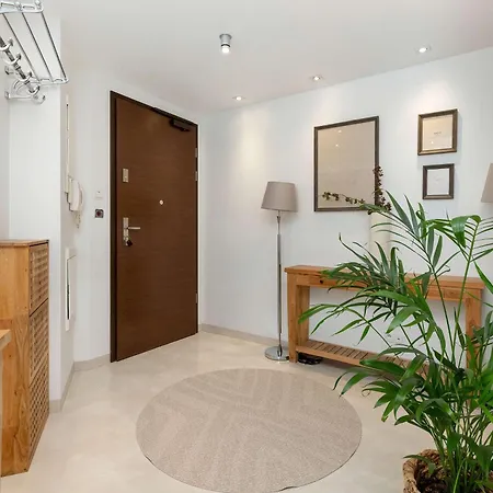 Sea Towers Luxury With Parking & Balcony Near The Bay By Renters Prestige 그디니아
