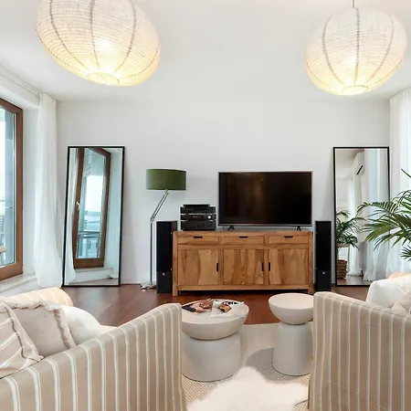 Sea Towers Luxury With Parking & Balcony Near The Bay By Renters Prestige * 그디니아
