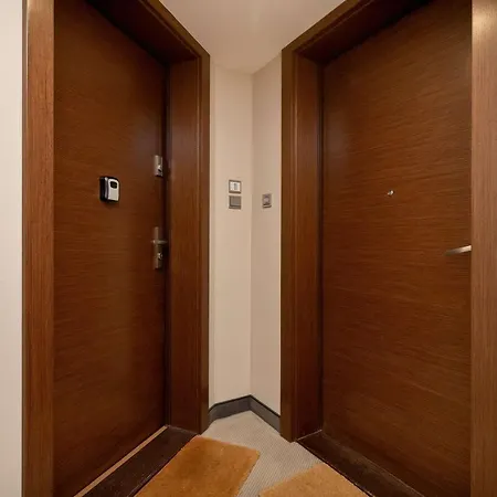 Sea Towers Luxury With Parking & Balcony Near The Bay By Renters Prestige 아파트 *