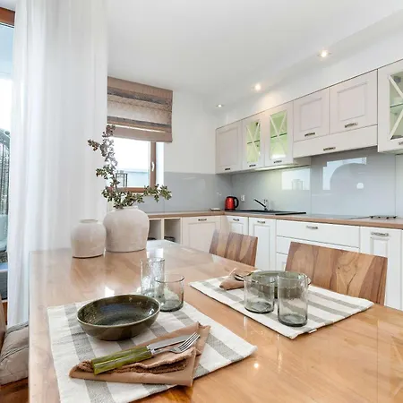 Sea Towers Luxury With Parking & Balcony Near The Bay By Renters Prestige 아파트 그디니아