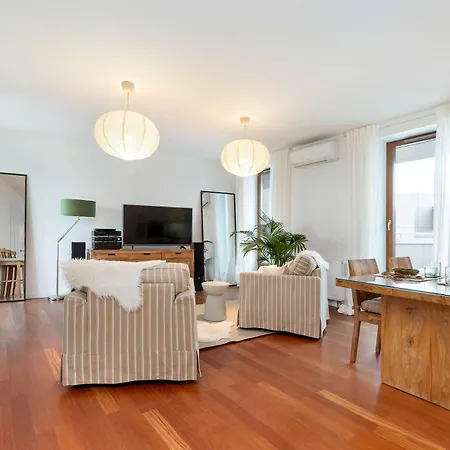 Sea Towers Luxury With Parking & Balcony Near The Bay By Renters Prestige 아파트 그디니아